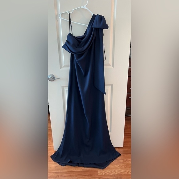 Tadashi Shoii Taffeta Bow One Shoulder Crepe Gown NWT - Picture 3 of 16